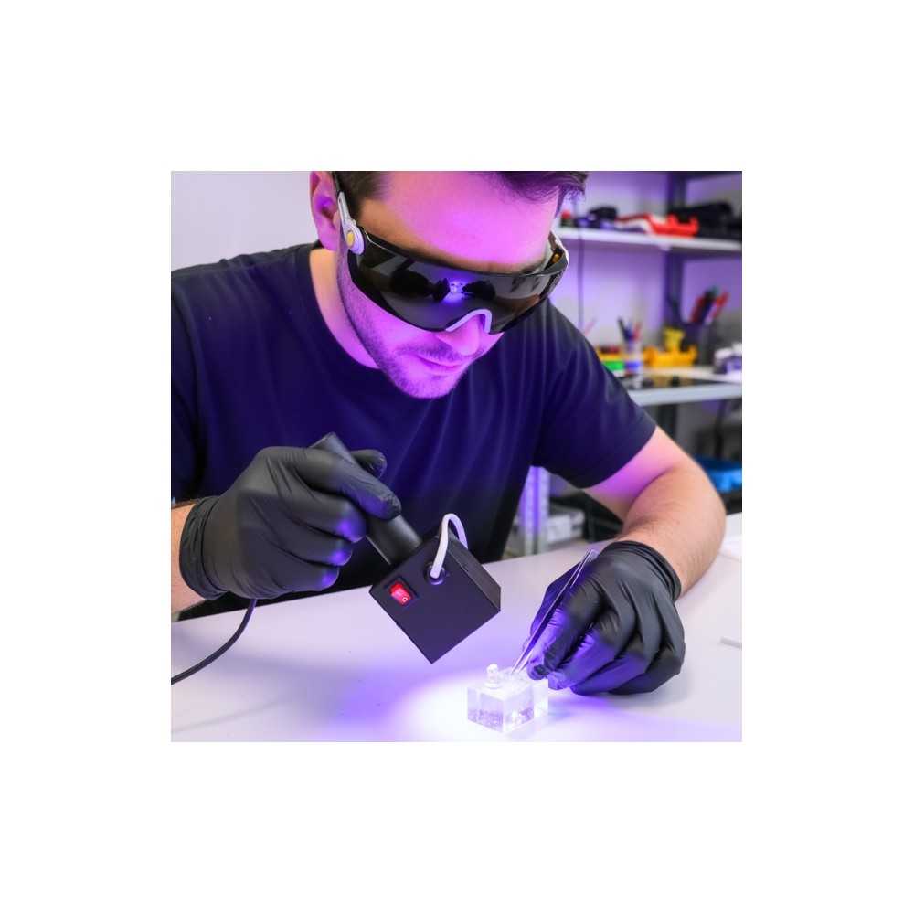 okulary ochronne UV w trakcie pracy okulary ochronne UV w trakcie pracy