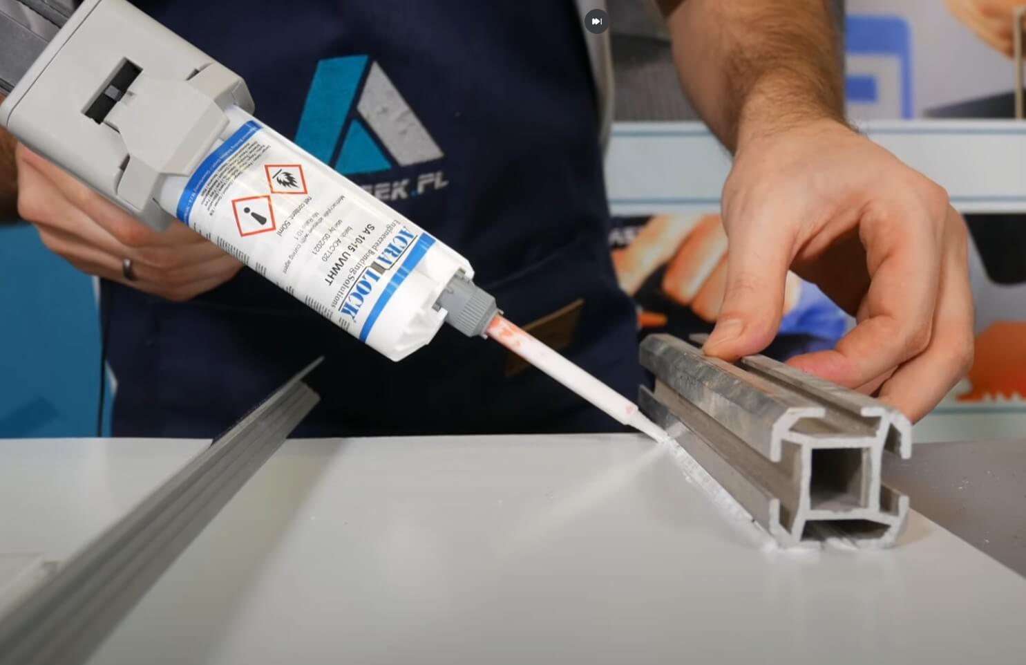 klejenie-płyty-dibond-i-aluminium