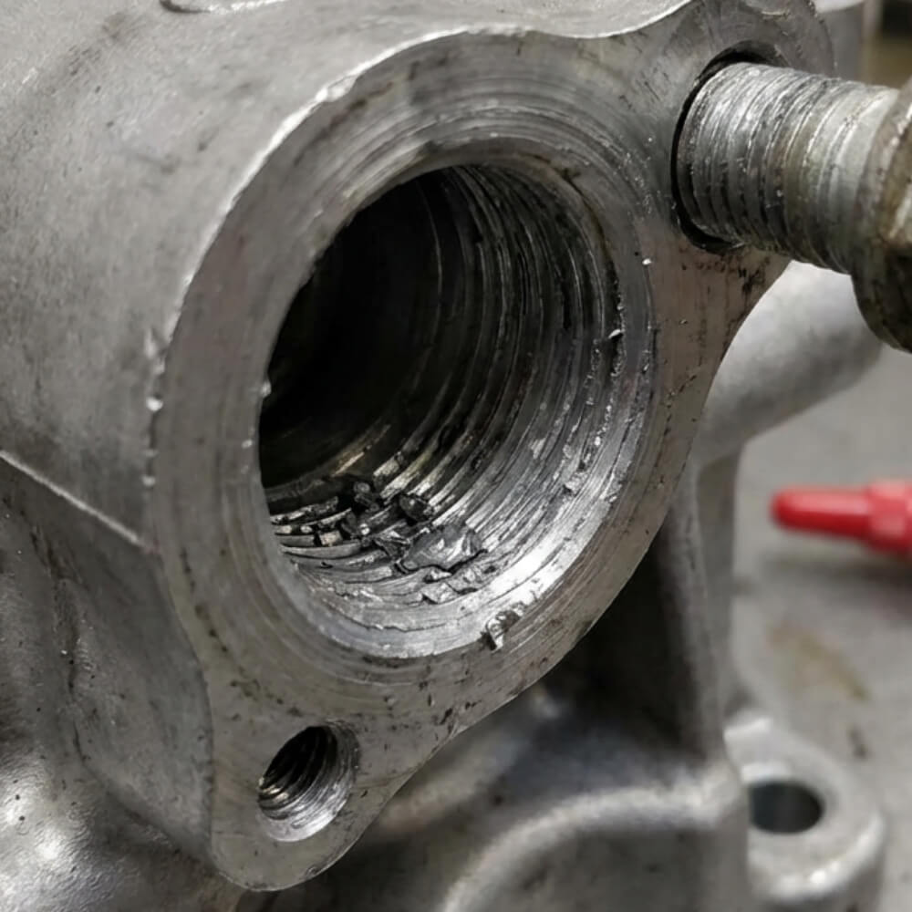 zerwany-gwint-aluminiowy